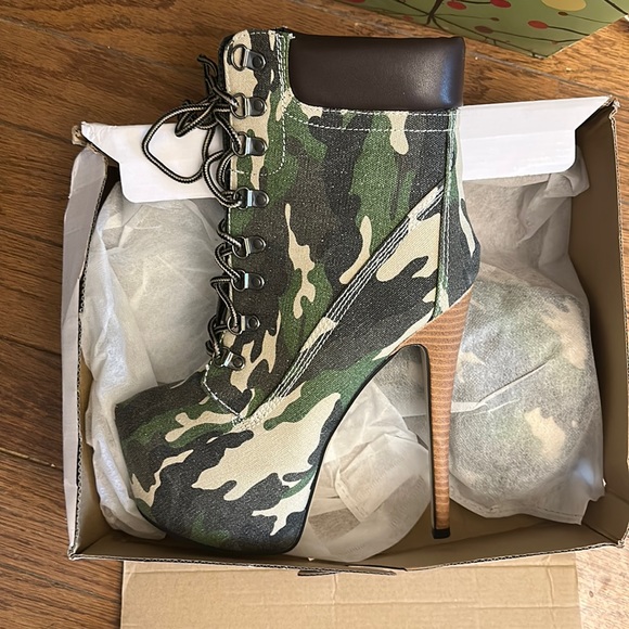 Brand new, never tried on camo platform booties. - Picture 1 of 5
